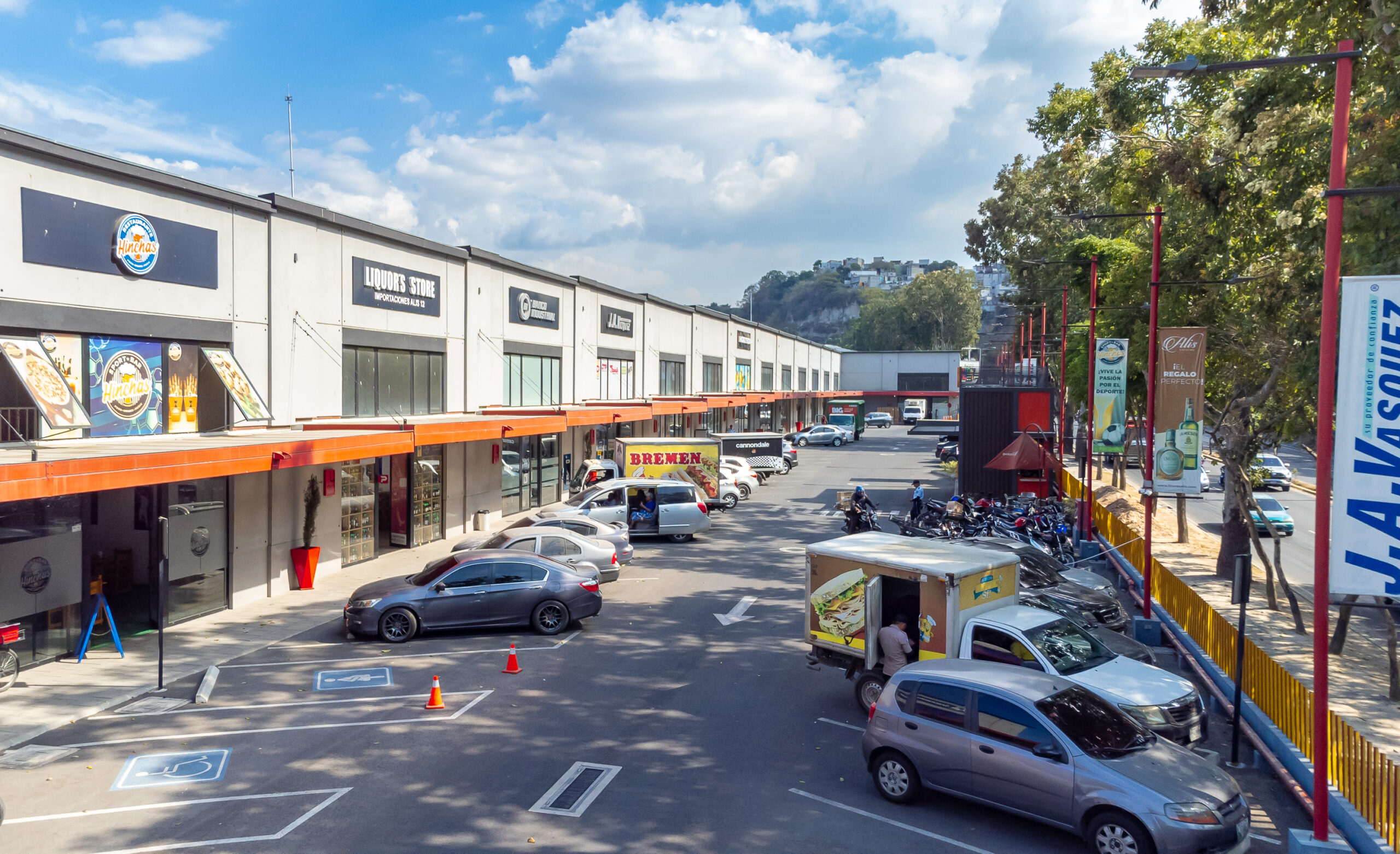 LOCALES EN RENTA PLAZA LA PAZ Grupo HEA